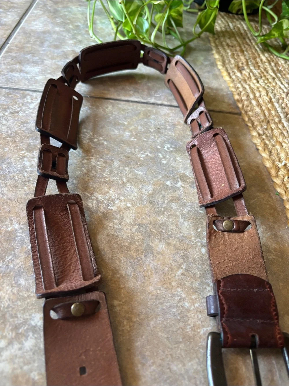 Vintage Fossil Women's Brown Embossed Leather Belt with Antiqued Brass Buckle